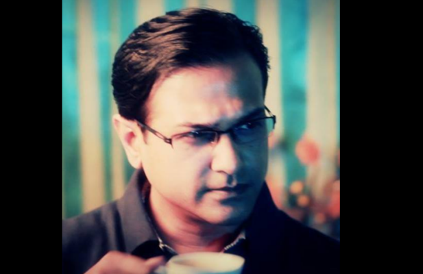 আসিফ আকবরের গাড়ি লক্ষ্য করে গুলি