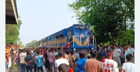 আড়াই ঘণ্টা পর রাজশাহীর সঙ্গে সারাদেশের ট্রেন চলাচল শুরু