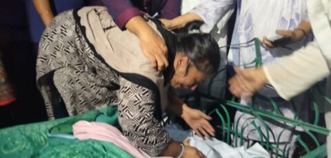 প্যারোলে মুক্তি পেয়ে মাকে শেষবারের মতো বিদায় জানালেন সাংবাদিক ফারজানা রুপা