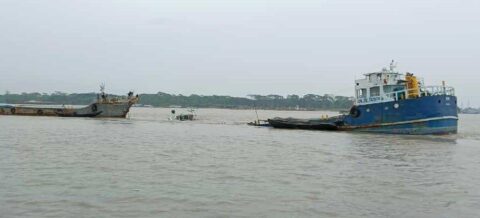 মোংলায় ফ্লাইঅ্যাশ বোঝাই কার্গো জাহাজ ডুবে গেছে পশুর নদীতে