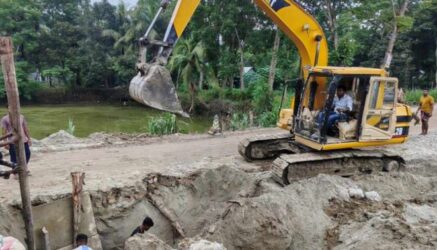 নদী-খাল নেই, তবু ১২ কোটি টাকায় সেতু নির্মাণ নিয়ে প্রশ্ন
