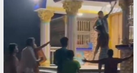 ফিল্মি স্টাইলে স্কুলছাত্রীকে বাড়ি থেকে তুলে নেওয়ার অভিযোগ, ভিডিও ভাইরাল
