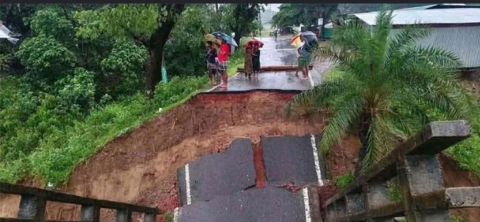 ধসে পড়েছে সেতু, বন্ধ বান্দরবান-রাঙ্গামাটি সড়ক যোগাযোগ