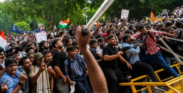 ৮ হাজারের প্রস্তুতি, ৫০ হাজারের বেশি বিক্ষোভকারীর ঢলে নিয়ন্ত্রণ হারায় দিল্লি পুলিশ