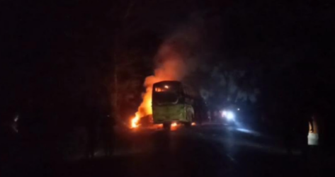 ফরিদপুরে বাসচাপায় ৫ নিহত, বিক্ষুব্ধ জনতার আগুনে পুড়ল ৬ যানবাহন