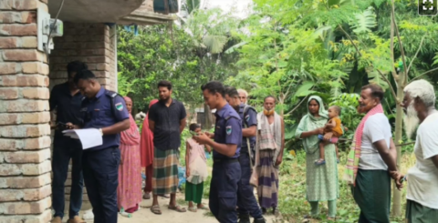 শিক্ষককে প্রাণনাশের হুমকি, বাড়ি থেকে বোমাসদৃশ বস্তু-চিরকুট উদ্ধার