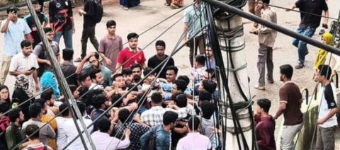 জবির সংঘর্ষের পর হাসপাতালে হামলার অভিযোগ, আহত সাংবাদিক-শিক্ষার্থীরা