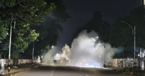 ঢাবি এলাকায় তিনটি ককটেল বিস্ফোরণ