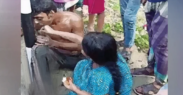 রাতভর খুঁটিতে বাঁধা বাবাকে চা-রুটি খাওয়ালেন মেয়ে, ভিডিও ভাইরালের পর মুক্তি