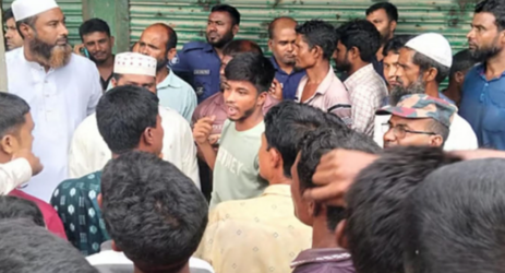 কুড়িগ্রামে সারের দাবিতে সড়ক অবরোধ, কৃষি কর্মকর্তা অবরুদ্ধ