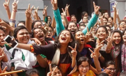এইচএসসি ও সমমানে পাসের হার ৫২.১২ শতাংশ, জিপিএ-৫ পেয়েছে ৪০ হাজার