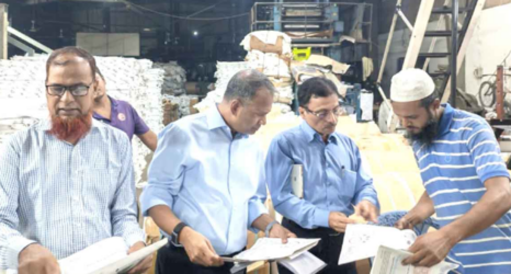 পাঠ্যবইয়ের মান যাচাইয়ে রাতে ছাপাখানা পরিদর্শনে প্রধানমন্ত্রীর বিশেষ সহকারী